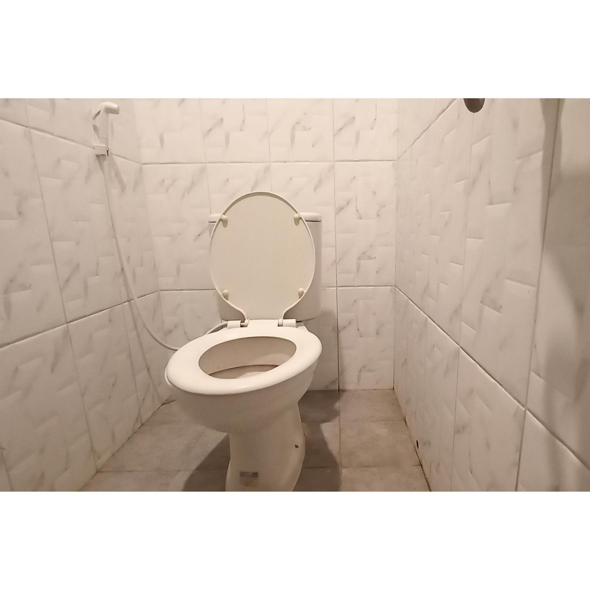 Reddoorz At Deluxe Hotel Near Terminal Purabaya Bungurasih Сидоарджо Экстерьер фото