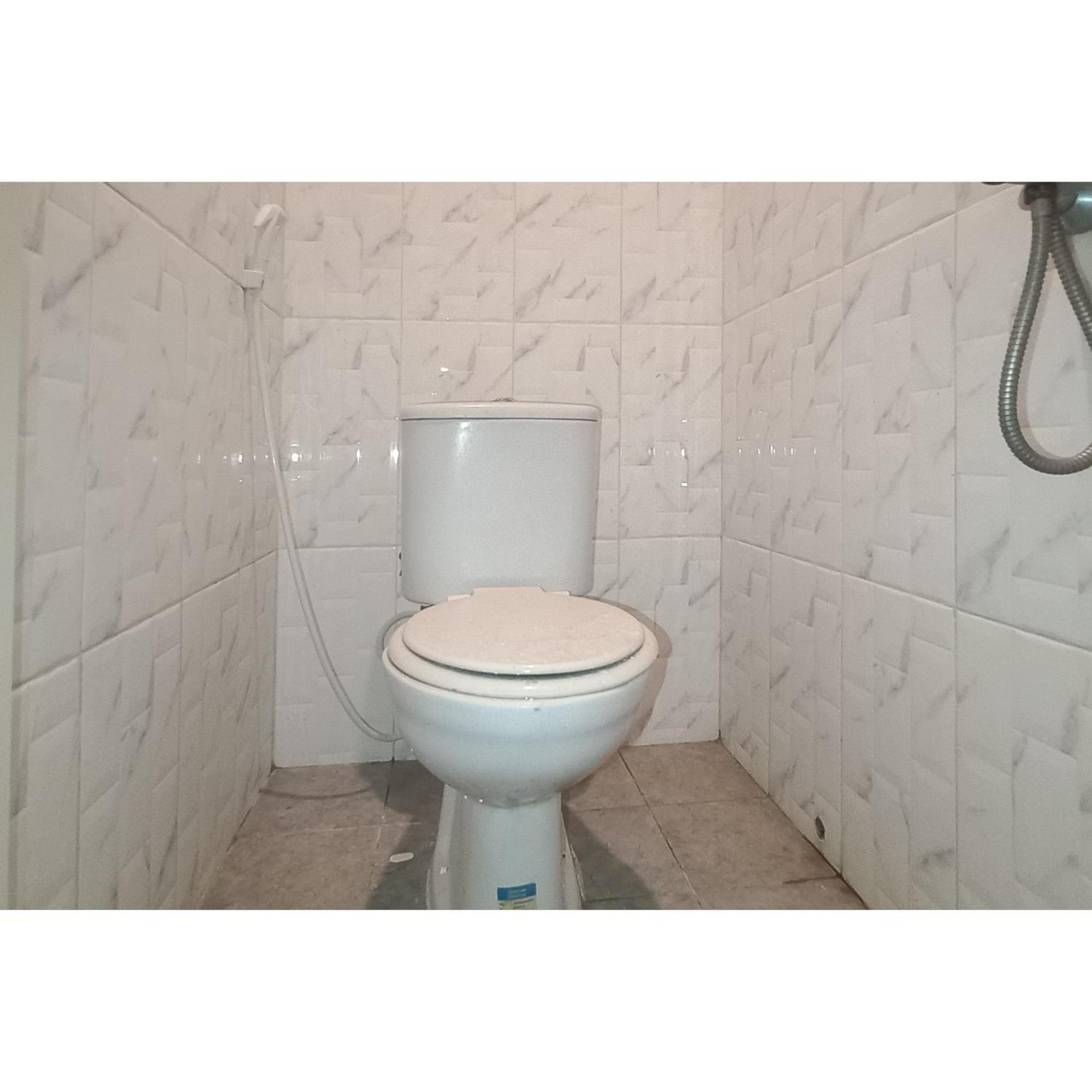 Reddoorz At Deluxe Hotel Near Terminal Purabaya Bungurasih Сидоарджо Экстерьер фото
