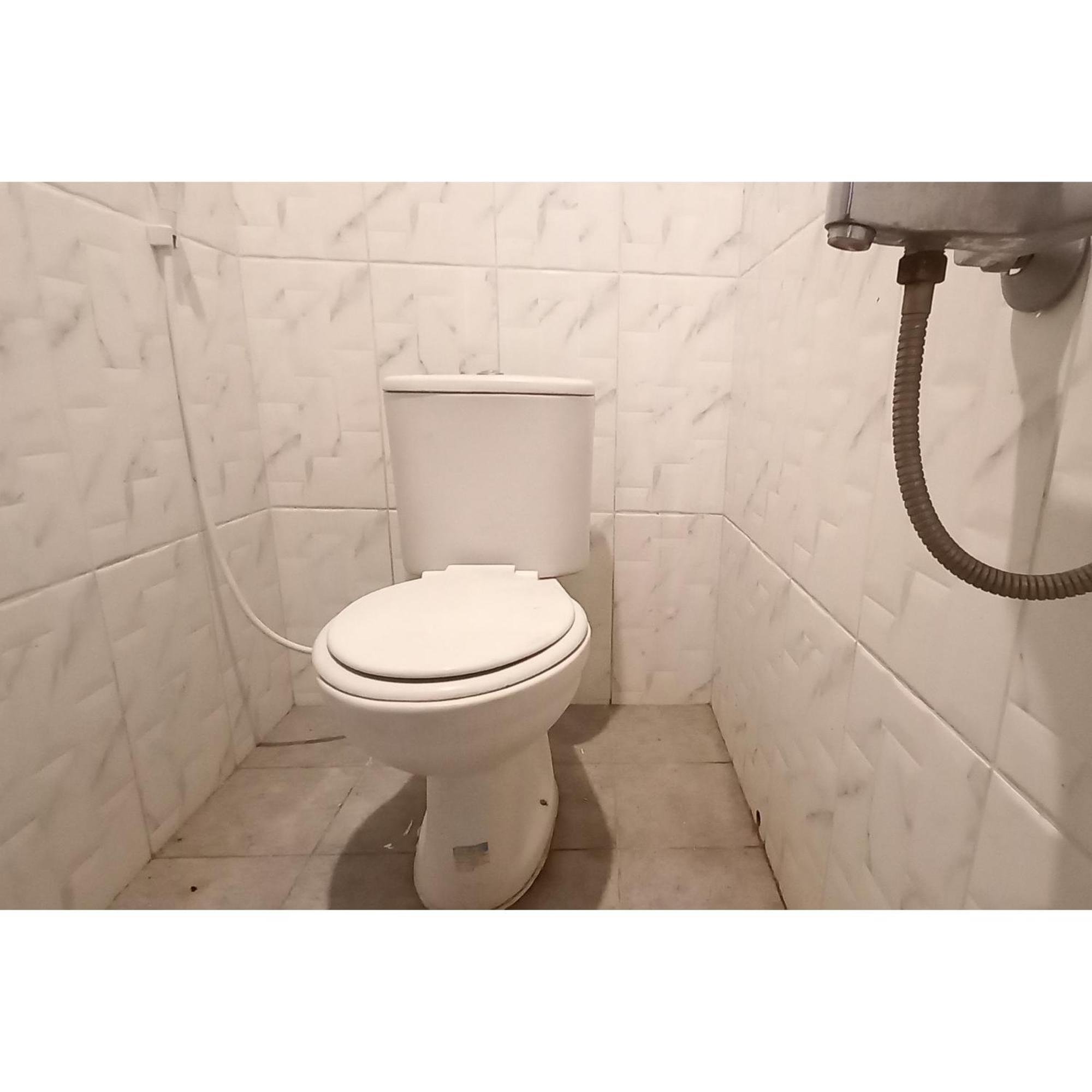 Reddoorz At Deluxe Hotel Near Terminal Purabaya Bungurasih Сидоарджо Экстерьер фото