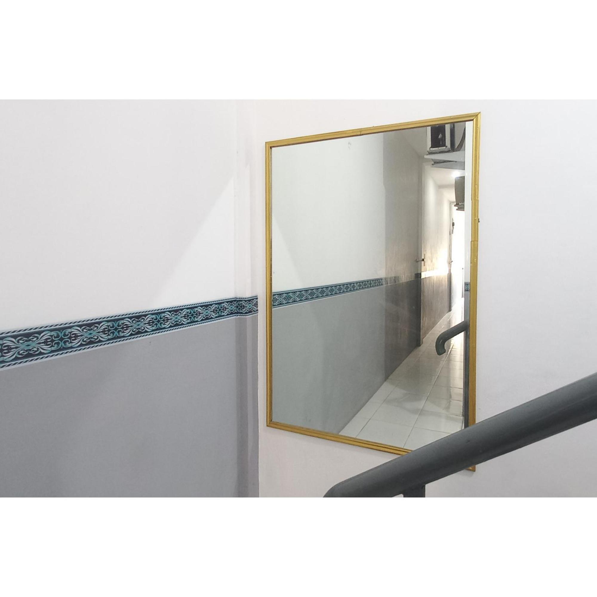 Reddoorz At Deluxe Hotel Near Terminal Purabaya Bungurasih Сидоарджо Экстерьер фото